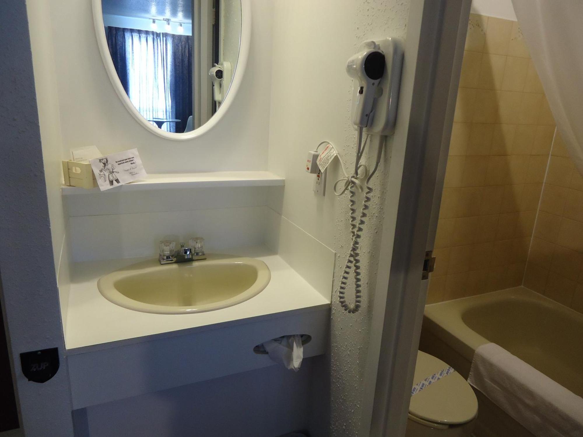 Motel A La Brunante Sainte Anne des Monts Room photo