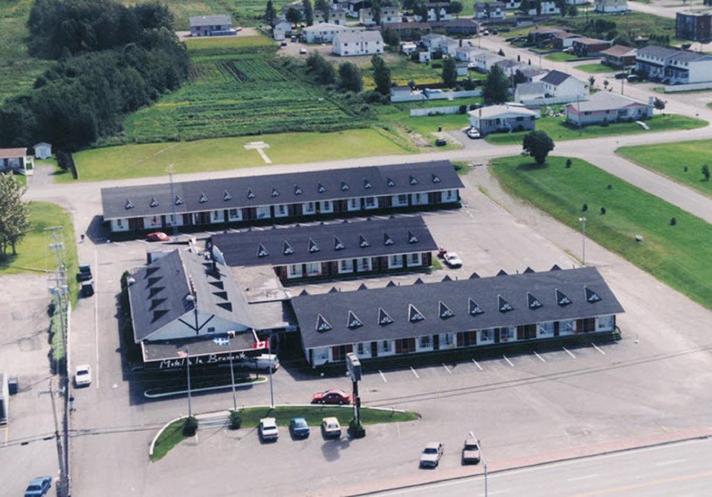 Motel A La Brunante Sainte Anne des Monts Exterior photo