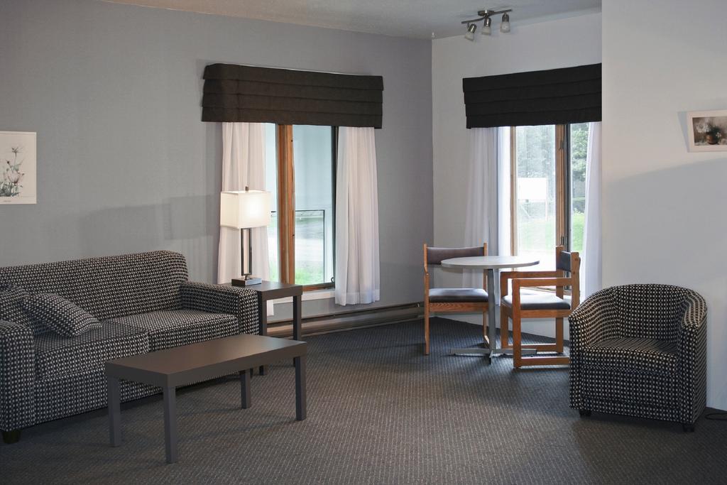Motel A La Brunante Sainte Anne des Monts Exterior photo