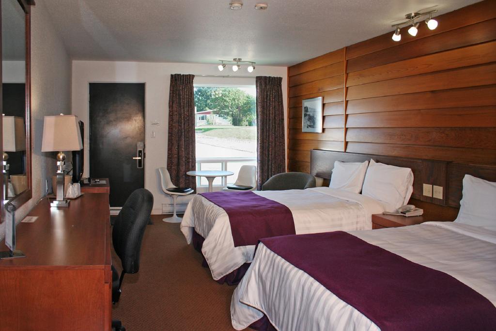 Motel A La Brunante Sainte Anne des Monts Exterior photo