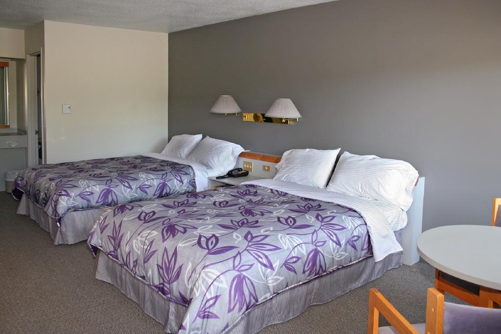 Motel A La Brunante Sainte Anne des Monts Exterior photo